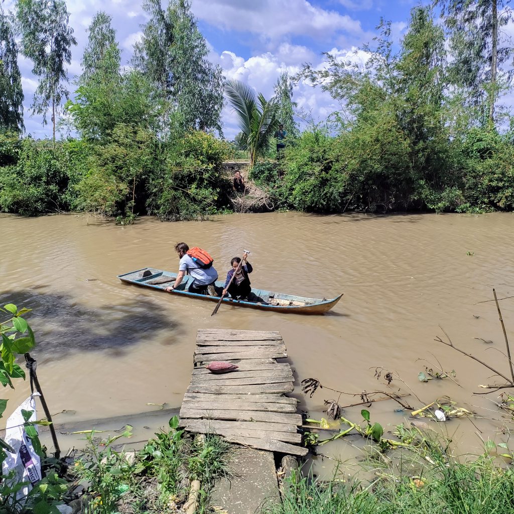 Hình ảnh này chưa có thuộc tính alt; tên tệp của nó là Boat-crossing-1024x1024.jpg
